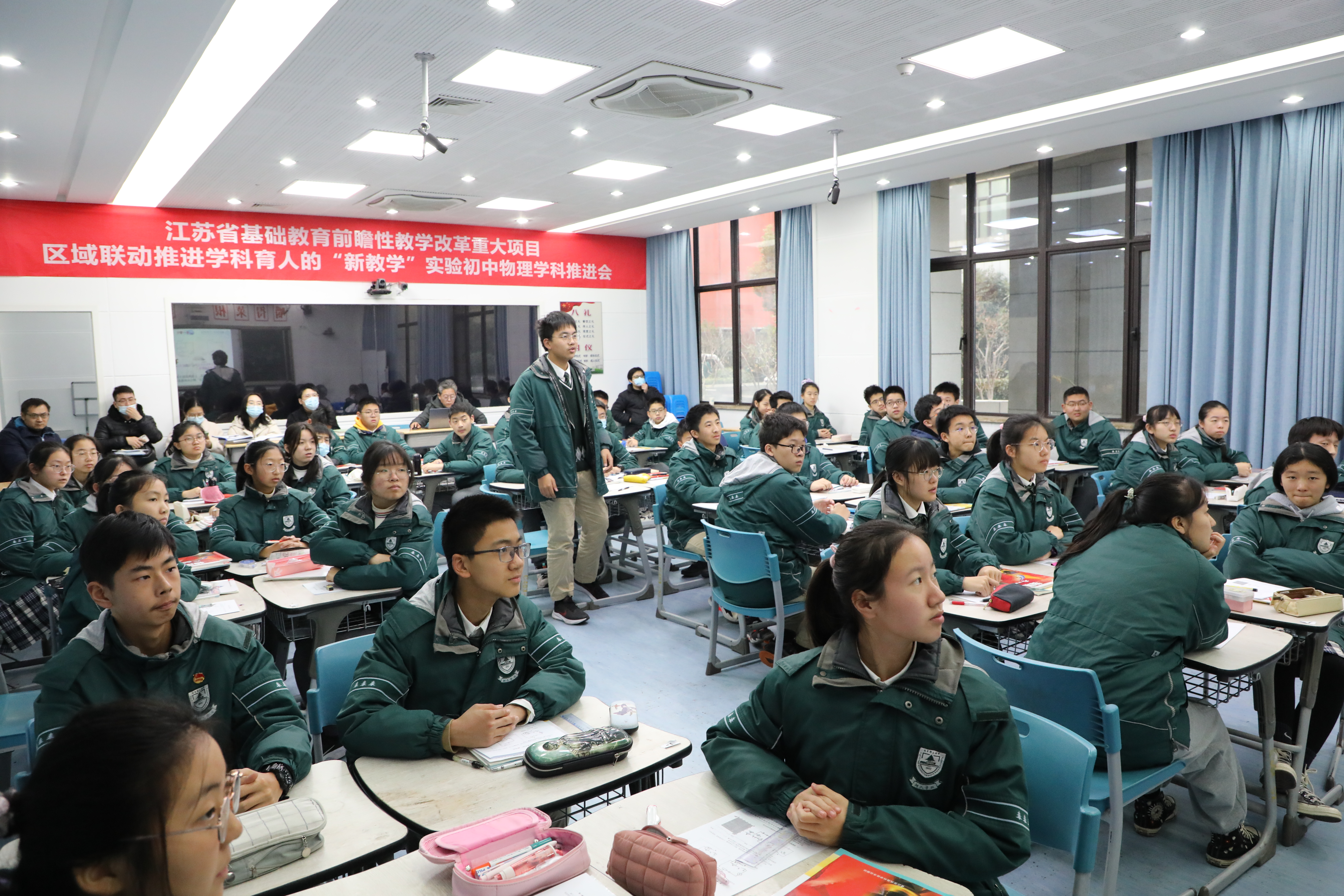 10鲁佩用上课.JPG