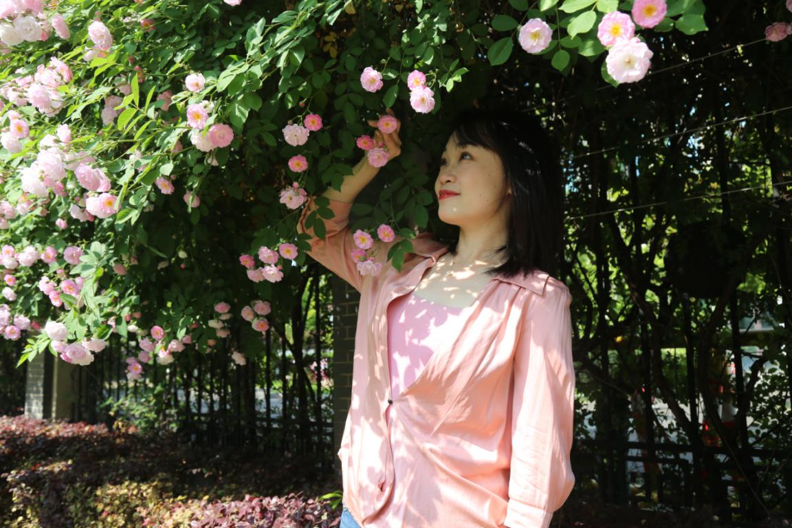 何妍.png