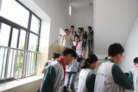 1573442556390644.jpg 楼梯通道